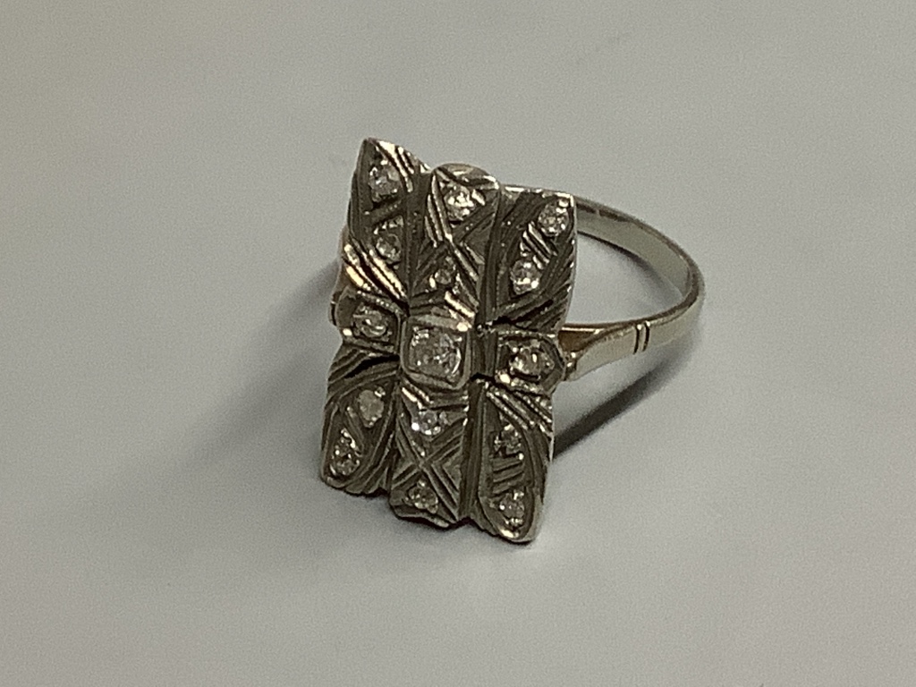 A mid 20th century 18ct white metal and diamond cluster set tablet ring